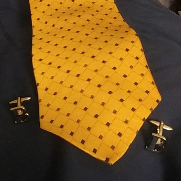 Bill Blass Neo silk tie  $28 One size + free $5 - Picture 2 of 3